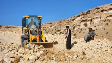 بتوجيهات المحافظ ابن الوزير.. صندوق صيانة الطرق بشبوة يفتح طريق عقبة خفعه بعد تعرضها للسيول
