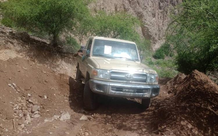 تدشين مشروع "طريق شريان الحياة" في حقل الأزارق بالضالع