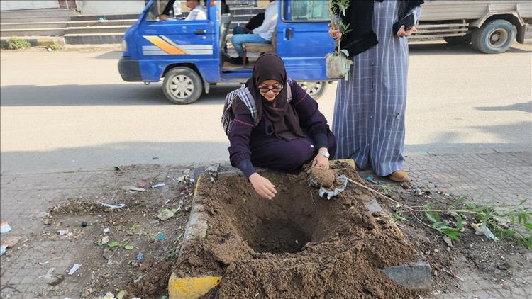 تعز تودّع الشهيدة افتهان المشهري بتدشين مبادرة لزراعة 5 آلاف شجرة