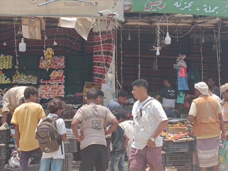 تنفيذ حملة على الصيدليات والافران وإزالة العشوائيات والبسطات التي تعيق حركة المرور بمدينة جعار مديرية خنفر