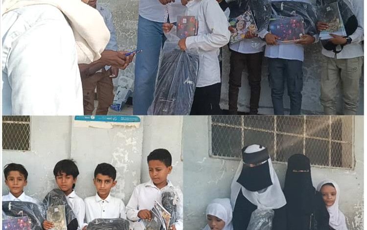 توزيع "29" حقيبة مدرسية للطلاب الأيتام والمحتاجين بمدرسة الفقيد محمد زين بدعم من فاعلات خير