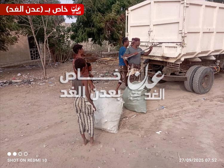 صندوق النظافة بأحور ينفذ حملة لإزالة المخلفات من حرم مجمع الزهراء