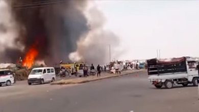 مأرب.. الدفاع المدني يخمد حريقاً في سوق شعبي للمواشي