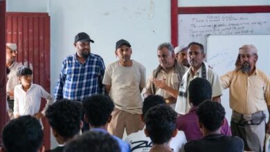 مؤسسة إثراء تدشن توزيع حقائب صحية ومدرسية في مدرستي الشعلة للتعليم الأساسي والثانوي بردفان