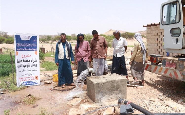 مؤسسة وادي دوعن للتنمية تركب مضخة متكاملة لبئر مياه منطقة لنجاف بالضليعة