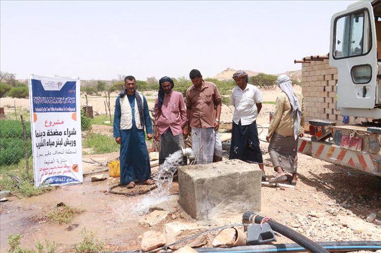 مؤسسة وادي دوعن للتنمية تركب مضخة متكاملة لبئر مياه منطقة لنجاف بالضليعة