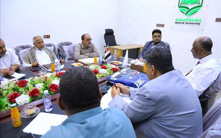 مجلس جامعة المهرة يعقد اجتماعه الاعتيادي لدورته العاشرة للعام الجامعي 2024/ 2025م