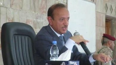 محافظ تعز السابق يهاجم قيادة الإصلاح: أنتم أمام خيارين لا ثالث لهما