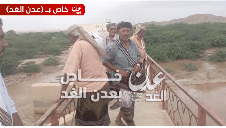 مدير عام أحور ومديرا الزراعة ووحدة الري يتفقدون بوابات سد فؤاد