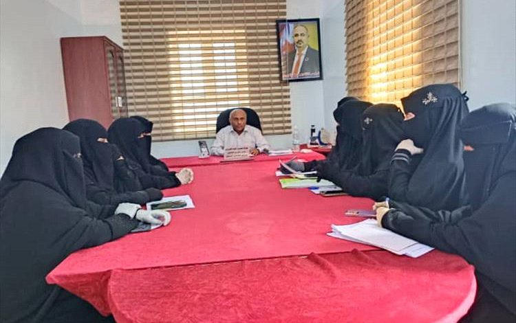 مدير عام الحصين يترأس اجتماعًا مع قطاع المرأة ويؤكد على أهمية المشاركة في الذكرى 62 لثورة 14 أكتوبر المجيدة