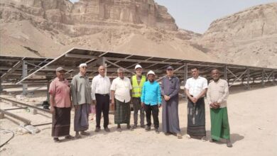 مدير عام المؤسسة المحلية للمياه بوادي حضرموت يتفقد مشروع الطاقة الشمسية بتريم قدرة 626 كيلو واط