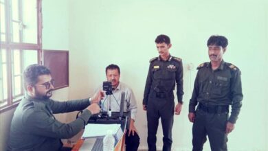 مدير عام رضوم ولجنة وحدة الأحوال المدنية المتنقلة يدشنون صرف البطائق الشخصية (الذكية) بالمديرية