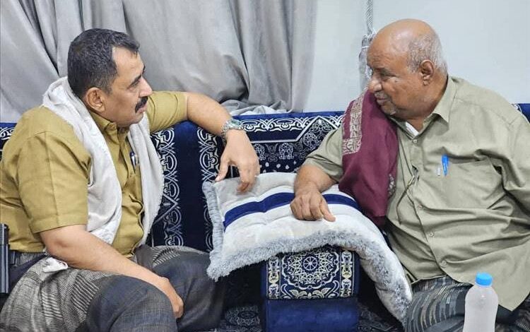 مدير عام شرطة شبوة يؤكد رفض أعمال الاختطاف ويشيد بالدور الإيجابي للوساطة القبلية في الإفراج عن رجل الأعمال يسلم باعلي
