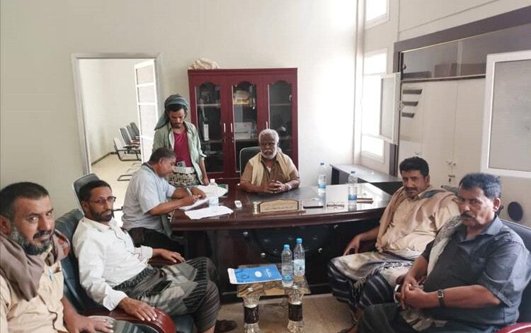 مدير عام مديرية ميفعة يوجه بتخفيض الرسوم الدراسية في المدارس الأهلية
