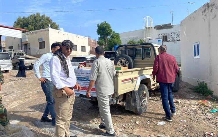 مستشفى الشهداء الثلاثة العام يتـسـلم شحنة من الأدوية والمستلزمات الطبية