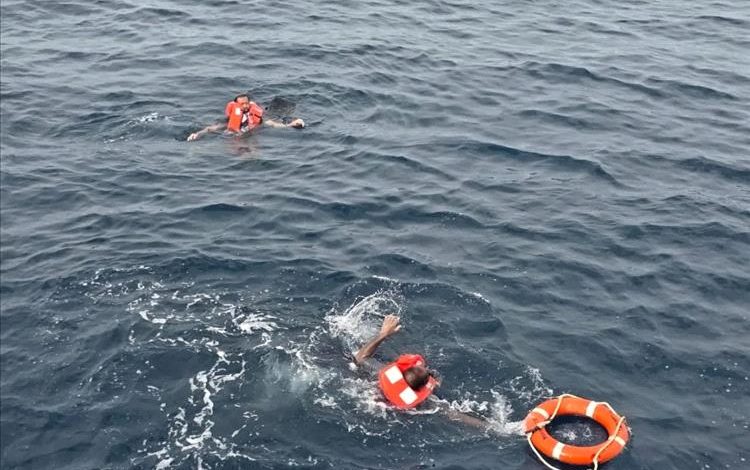 وفاة مهاجر يمني وإنقاذ آخرين في حادث غرق قبالة السواحل الليبية