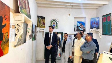 وفد من الاتحاد الأوروبي يزور معرض "ذاكرة الحرب والحصار" بمدينة تعز