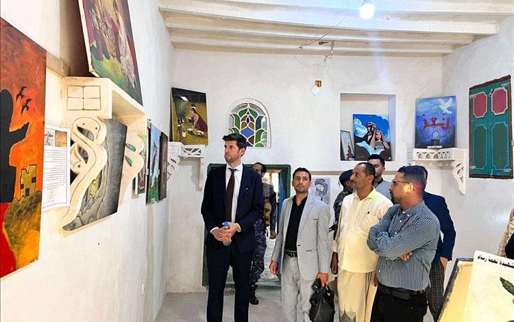 وفد من الاتحاد الأوروبي يزور معرض "ذاكرة الحرب والحصار" بمدينة تعز