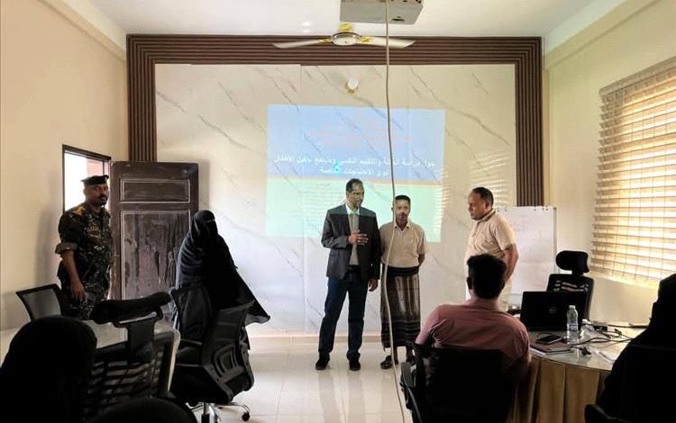 وكيل أول المهرة يدشّن الدورة التدريبية لمعلمي مركز التوحد بالغيضة