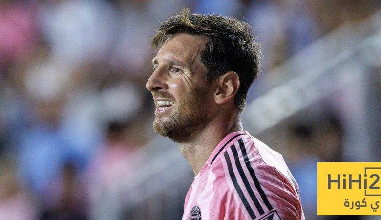 ميسي يهنئ ديمبيلي على الفوز بالكرة الذهبية