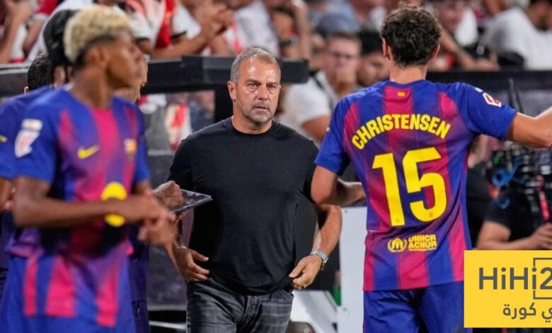 هانز فليك يفضح الغرور الفردي ويصرّ على وحدة برشلونة