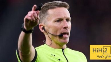 صور.. الحكم يتجاهل طرد اثنين من لاعبي اتلتيكو قبل الديربي