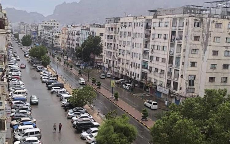 أمطار خفيفة على المعلا وتوقعات بهطول غزير ظهر الجمعة في عدن