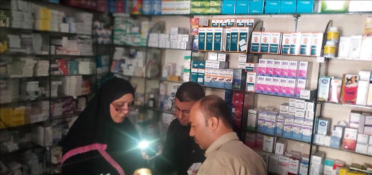 إغلاق نحو 90 صيدلية وشركة طبية مخالفة بعدن من قِبل نيابة الصناعة والتجارة