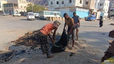 استمرار حملة تنظيف ممرات السيول والأمطار وإزالة المخلفات المتراكمة بسبب تاثير امطار بمديرية التواهي