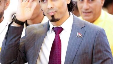 السلطات غابت.. لكنه لم يغب: مؤمن السقاف يتصدر المشهد الإنساني في عدن