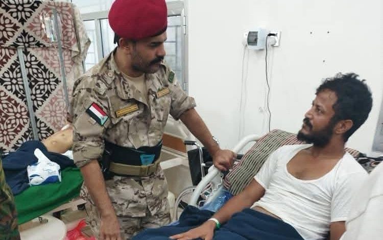 العميد المعكر يتفقد جرحى اللواء السادس دعم وإسناد في مستشفى عبود العسكري بعدن
