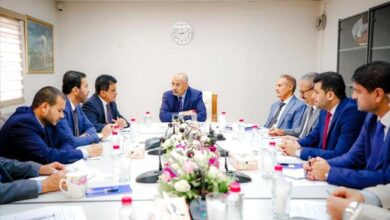 اللواء الزُبيدي يترأس اجتماعاً موسعاً للوقوف على الخطوات المنجزة لإعادة تشغيل مصفاة عدن