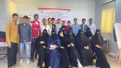 الهلال الأحمر يختتم دورة تدريبية في الإسعافات الأولية بعدن بدعم صندوق تنمية المهارات