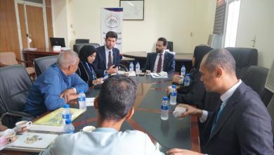 بعثة الاتحاد الأوروبي تزور غرفة عمليات اللجان المجتمعية بعدن لتعزيز السلام.