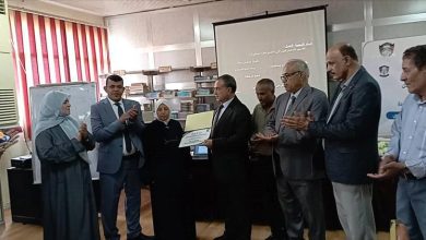 جامعة عدن تكرم الدكتور عبدالوهاب كويران خلال تدشين دورة طرائقية لأعضاء هيئة التدريس