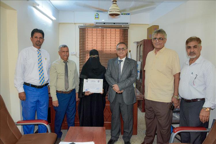 جامعة عدن تكرم الطالبة إيمان رياض لفوزها في المهرجان الدولي الأول للإنتاج الإعلامي