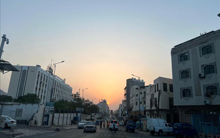 حملة أمنية لإزالة عشش النازحين في المعلا ونقلهم إلى مناطق أخرى