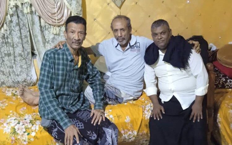 رئيس اتحاد الإعلام الرياضي بعدن يزور الصحفي الزميل منير مصطفي