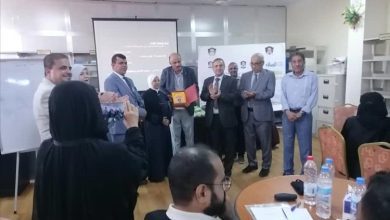 رئيس جامعة عدن يفتتح الدورة الطرائقية ويكرم أساتذة بارزين في مجال التطوير الأكاديمي