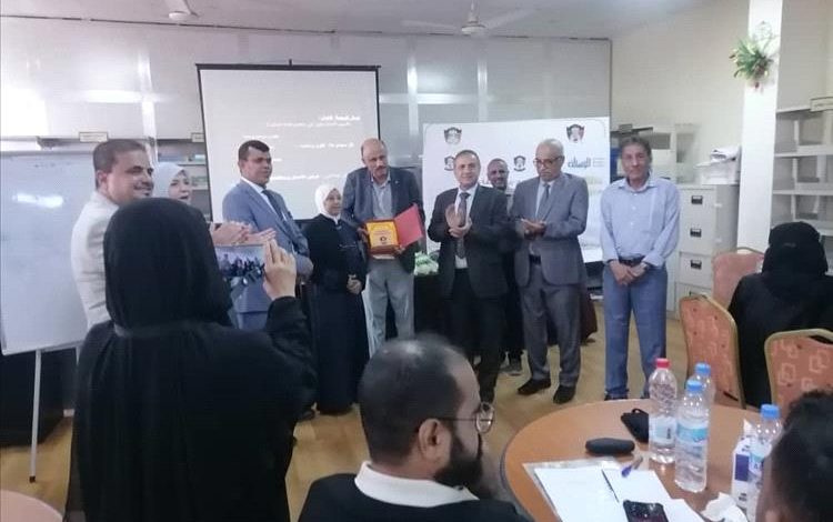 رئيس جامعة عدن يفتتح الدورة الطرائقية ويكرم أساتذة بارزين في مجال التطوير الأكاديمي