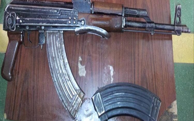 شاب يحاول إنهاء حياته في البريقة بسلاح الي