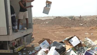 صحة البيئة بالمنصورة تتلف 6 أطنان من مواد غذائية ومشروبات غير صالحة للاستهلاك