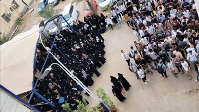 طلاب جامعة العلوم والتكنولوجيا بعدن ينفذون إضرابًا احتجاجًا على ارتفاع الرسوم