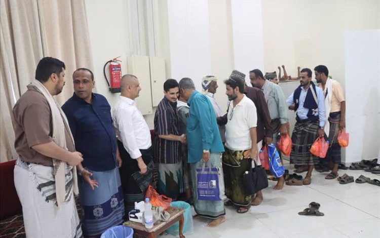قيادات سياسية وعسكرية وأمنية ومدنية تقدّم واجب العزاء لأسرة الفقيد المناضل اديب العيسي