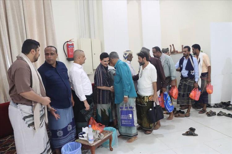 قيادات سياسية وعسكرية وأمنية ومدنية تقدّم واجب العزاء لأسرة الفقيد المناضل اديب العيسي