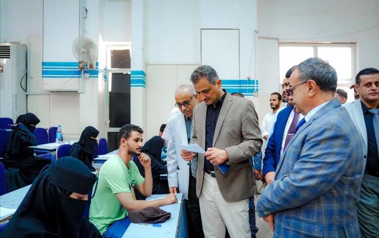 لملس ولصور يتفقدان سير امتحانات المفاضلة بكلية طب الأسنان بجامعة عدن