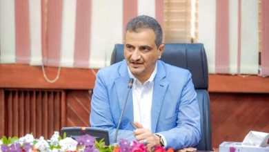 محافظ عدن يغادر إلى الإمارات