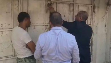 مكتب الصحة بعدن يغلق 5 صيدليات مخالفة ويضبط أخرى في مديرية دارسعد