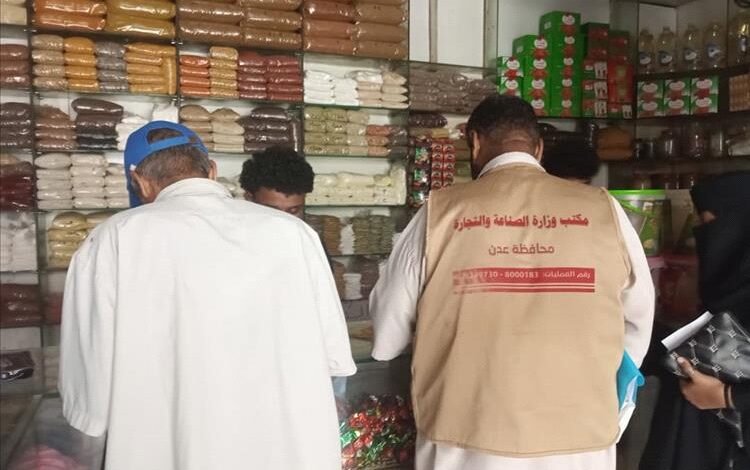 مكتب الصناعة والتجارة بالمعلا يواصل حملات مراقبة الأسعار ويحذر المتلاعبين