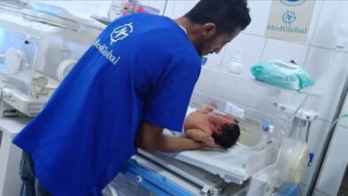 نزول فريق قطاع السكان إلى مركز الطوارئ التوليدية والصحة الإنجابية في مديرية التواهي لتقيم قسم حديثي الولادة